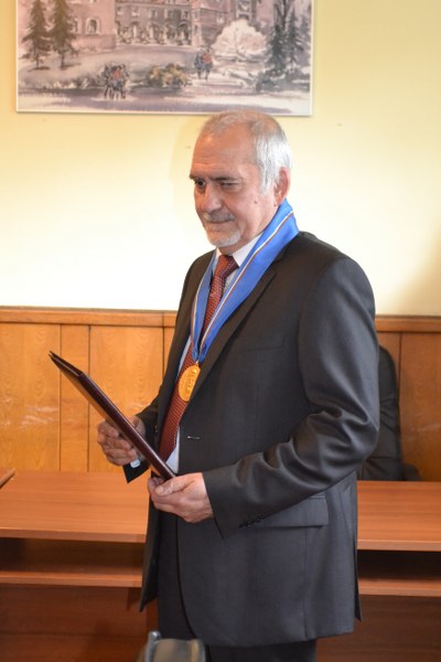 Professor Krassimir Danov (Corr. Member of BAS) has been awarded the Honorary Blue Ribbon Insignia of Sofia University 'St.Clement Okhridsky'